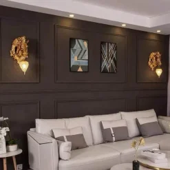 Goldene Pferde-Wandlampe – Künstlerisches Reiterdekor