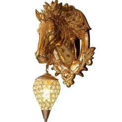 Goldene Pferde-Wandlampe – Künstlerisches Reiterdekor