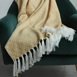 Goldene Strickdecke – luxuriös weicher Sofa- und Bettüberwurf