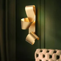 Goldene Wandleuchte – Elegante Dekobeleuchtung