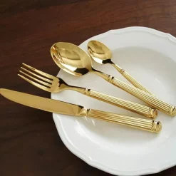 Goldfarbenes Edelstahl-Besteckset – 4-teiliges elegantes Essbesteck
