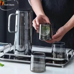 Grauer Glaskrug - Saft- und Teekrug mit großem Fassungsvermögen