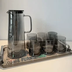 Grauer Glaskrug - Wasser- und Saftkrug mit großem Fassungsvermögen