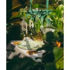 Grüner Essteller mit Blumenmuster – Elegantes Blumendesign aus Keramik