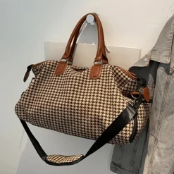 Große Sporttasche mit Hahnentrittmuster – Vielseitiges Reise- und Übernachtungsgepäck