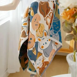 Großes Badetuch aus Baumwollgaze mit Cartoon-Motiv – 70 x 140 cm