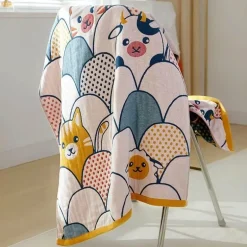 Großes Badetuch aus Baumwollgaze mit Cartoon-Motiv – 70 x 140 cm