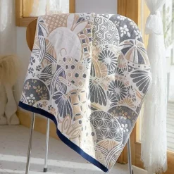 Großes Badetuch aus Baumwollgaze mit Cartoon-Motiv – 70 x 140 cm