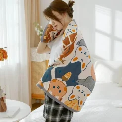 Großes Badetuch aus Baumwollgaze mit Cartoon-Motiv – 70 x 140 cm