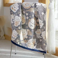 Großes Badetuch aus Baumwollgaze mit Cartoon-Motiv – 70 x 140 cm