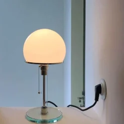 Halbkugelförmige Tischlampe aus Glas – stilvolle, moderne Akzentbeleuchtung für die Inneneinrichtung