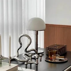 Halbkugelförmige Tischlampe aus Glas – stilvolle, moderne Akzentbeleuchtung für die Inneneinrichtung