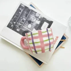 Handbemalte Regenbogenblumentasse - Einzigartige Kaffeetasse aus Keramik