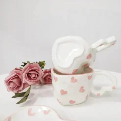 Handbemalte Tasse mit Herzgriff, Liebestasse, rosa Keramiktasse