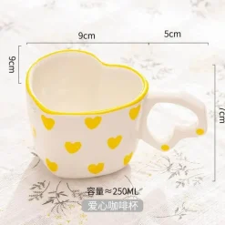 Handbemalte Tasse mit Herzgriff, Liebestasse, rosa Keramiktasse