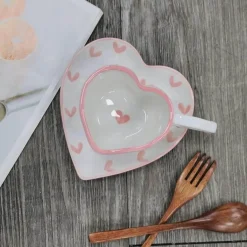 Handbemalte Tasse mit Herzgriff, Liebestasse, rosa Keramiktasse