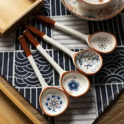 Handbemaltes japanisches Dessertlöffel-Set aus Keramik – Löffel mit langem Griff