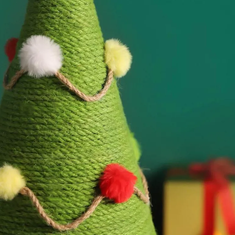 Handgefertigter Weihnachtsbaum-Katzenkratzbaum – Einzigartige Katzenmöbel für weihnachtliche Freude
