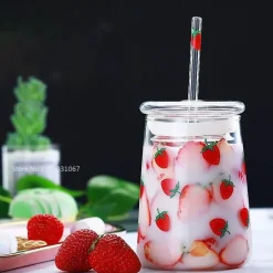 Handgefertigtes Glasbecher-Set – 600 ml Erdbeer-Kaltgetränkebecher mit Trinkhalmen