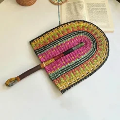 Handgewebte Binsenfächer-Wandkunst – Dekorativer Wohnakzent