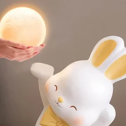 Happy Rabbit Tischlampe – Stilvolle Harzbeleuchtung