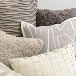 Hellgraue Kissenbezüge mit Kaffeestruktur - Moderne Wohndekor-Kissen