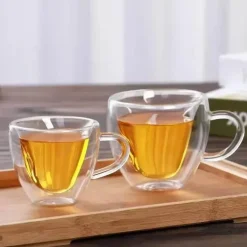 Herzförmiger doppelwandiger Glasbecher mit Henkel für Kaffee, Tee, Milch und Saft