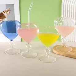 Herzförmiges Glasbecher-Set – Trinkgeschirr für romantische Paare