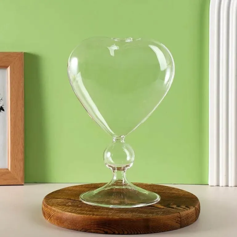 Herzförmiges Glasbecher-Set – Trinkgeschirr für romantische Paare
