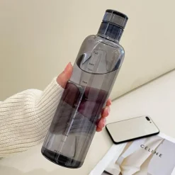 Hitzebeständige Glaswasserflasche - Stilvolles Zeitskalen-Design