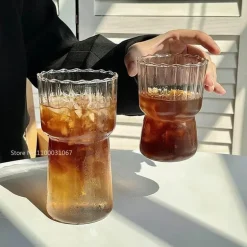 Hitzebeständiger Glasbecher mit Streifenmuster – Stilvolles Trinkgeschirr für Zuhause