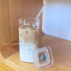 Hitzebeständiger Glasbecher – Deckel mit Strohhalm für Kaffee, Tee, Saft