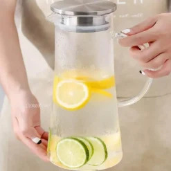 Hitzebeständiger Glaskrug mit Deckel – vielseitige Karaffe für heiße oder kalte Getränke