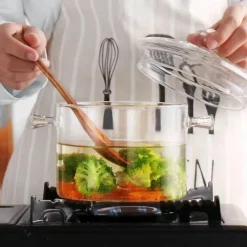 Hitzebeständiger Kochtopf aus Glas – perfekt zum Kochen und Suppenkochen