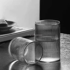 Hitzebeständiges Wasserbecher-Set aus gestreiftem Glas – transparentes Trinkgeschirr für Saft und Wein