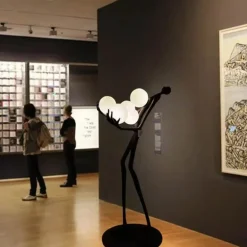 Humanoide Skulptur Stehlampe - Moderne Kunst Design Beleuchtung