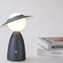 Hut-Tischlampe – Kreative Wohndekorbeleuchtung