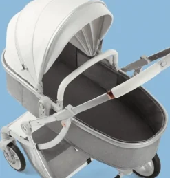3-in-1-Kinderwagen im futuristischen Stil – vielseitiges Reisesystem