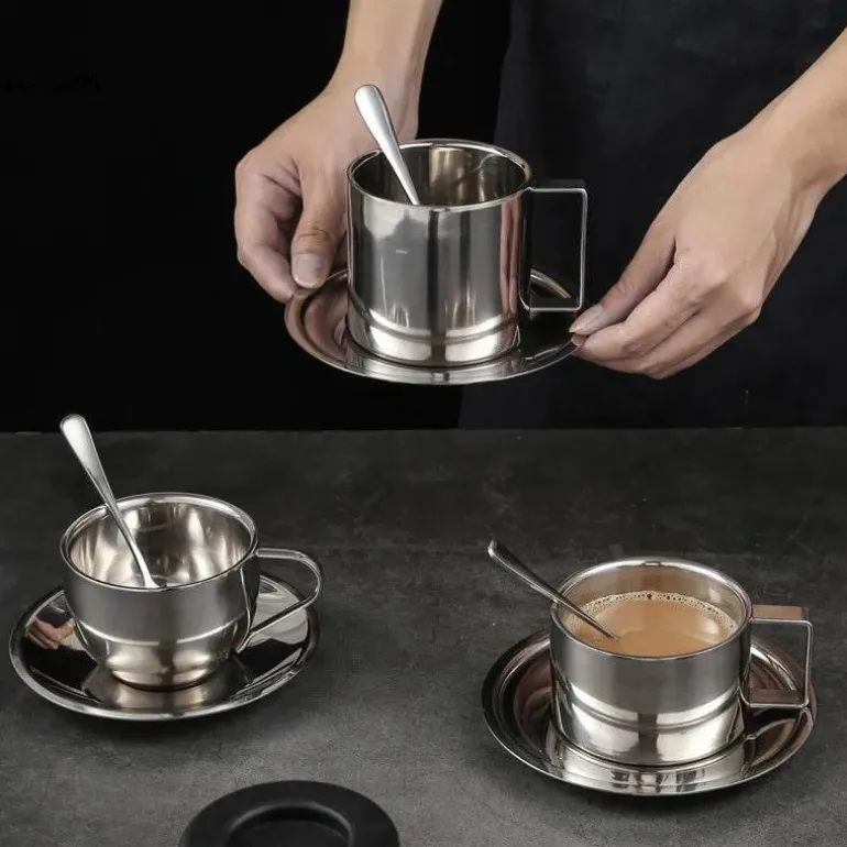 Isoliertes Kaffeetassen-Set aus Edelstahl mit Tablettlöffel