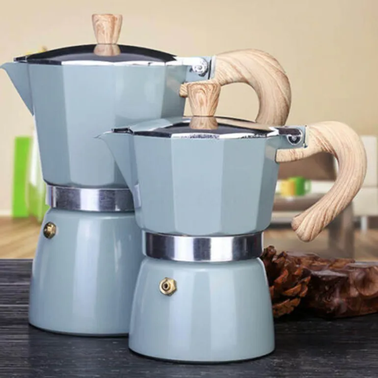 Italienische Espressomaschine – Stilvolle Kanne für die Zubereitung zu Hause