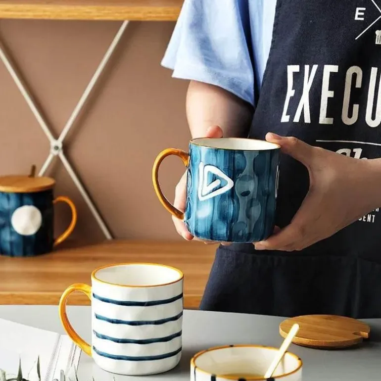 Japanische Keramiktasse mit Löffeldeckel – Elegante Teetasse