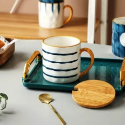 Japanische Keramiktasse mit Löffeldeckel – Elegante Teetasse