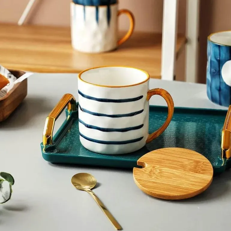 Japanische Keramiktasse mit Löffeldeckel – Elegante Teetasse