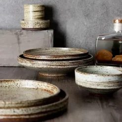 Japanisches Geschirrset aus Steingut – Elegante Geschirrkollektion aus Keramik