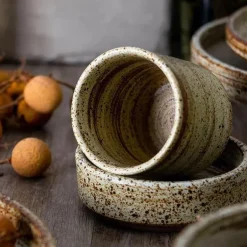 Japanisches Geschirrset aus Steingut – Elegante Geschirrkollektion aus Keramik