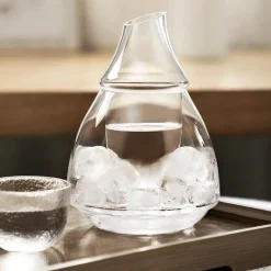 Japanisches Weinflaschen- und Becherset aus Glas mit Stövchen – elegantes Trinkgeschirr für besondere Anlässe