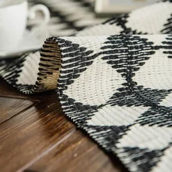 Jute-Tischläufer mit Quasten – rustikaler Akzent für die Inneneinrichtung