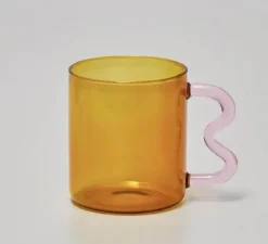 Kaffeebecher aus geriffeltem Glas – bunter, hitzebeständiger Griff