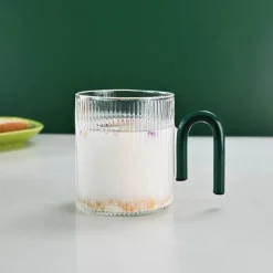 Kaffeebecher aus geriffeltem Glas – bunter, hitzebeständiger Griff