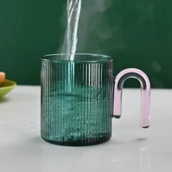 Kaffeebecher aus geriffeltem Glas – bunter, hitzebeständiger Griff